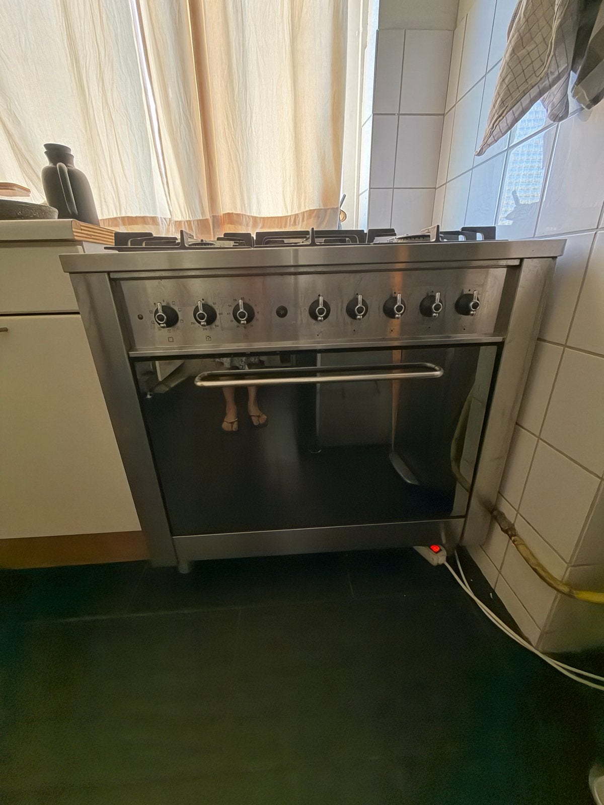 Indesit gasfornuis met oven - Goed onderhouden, Ophalen, Gebruikt, Hete lucht, 60 cm of meer