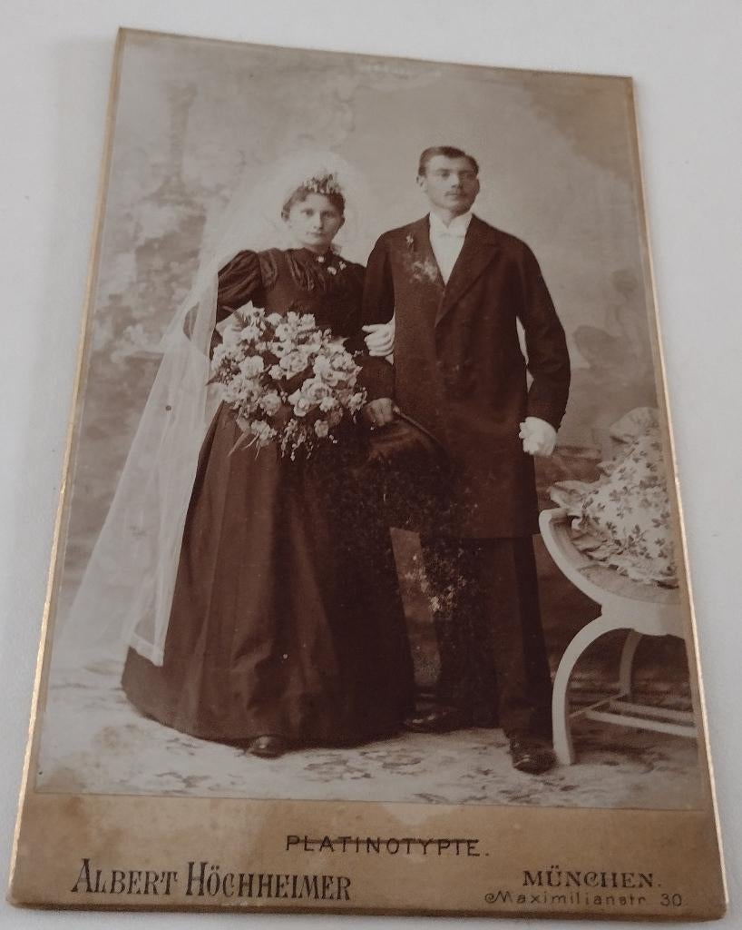 oude foto huwelijk-zwarte trouwjurk, Ophalen of Verzenden, Voor 1940, Gebruikt, Overige onderwerpen