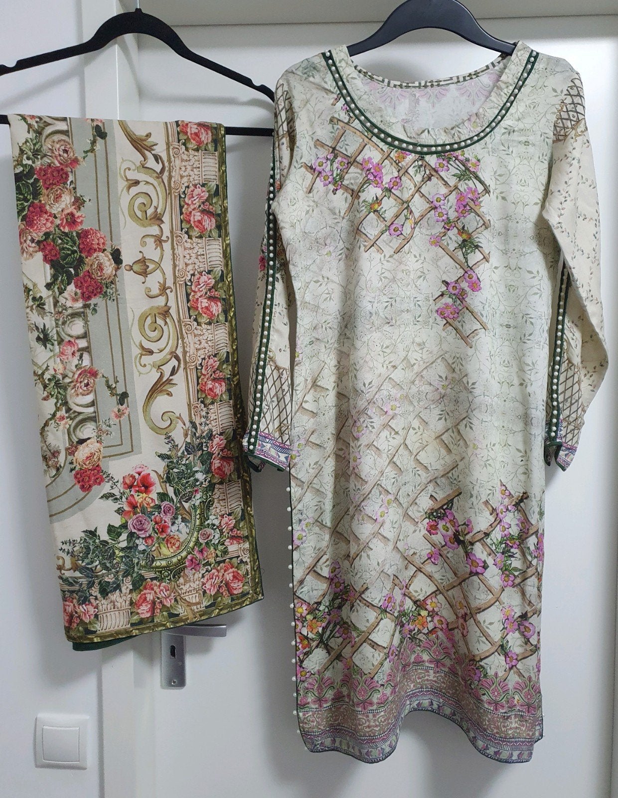 Prachtige Indiase/Pakistaanse jurk met bloemenprint, Kleding | Dames, Ophalen of Verzenden, Zo goed als nieuw, Maat 38/40 (M)