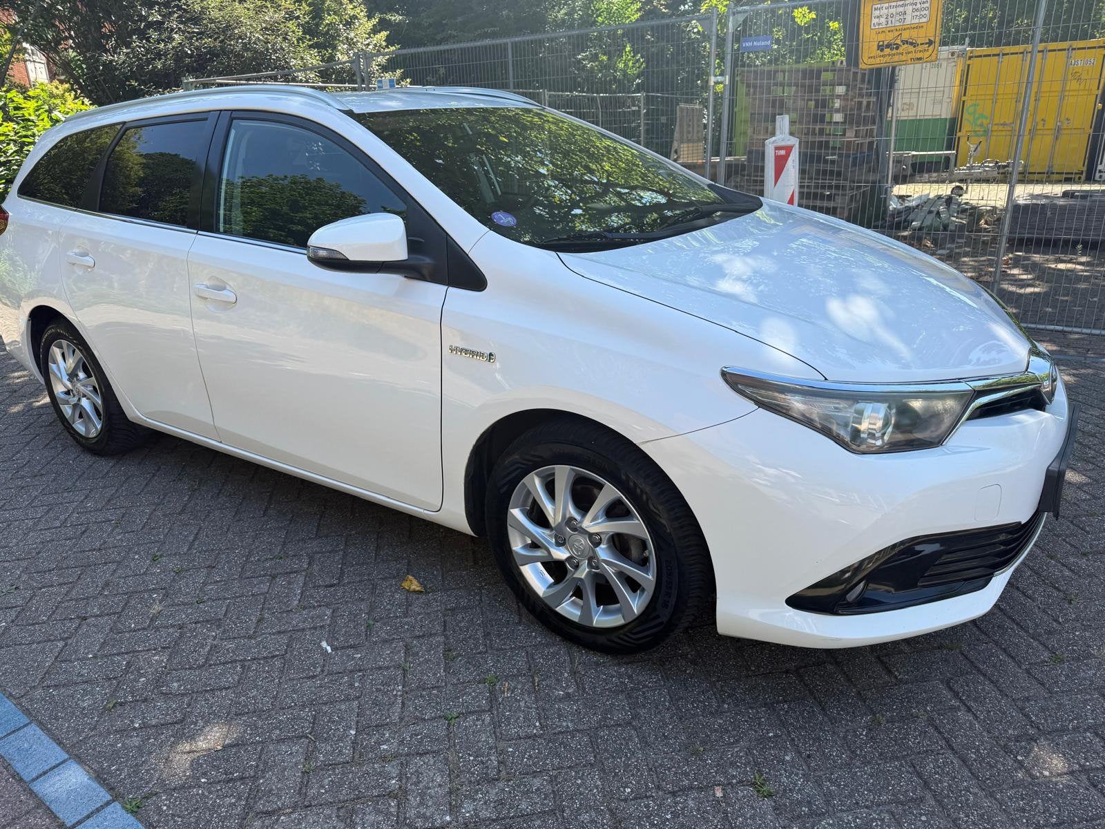 Toyota Auris 1.8 Hybrid Touring Sports CVT 2016 Wit, Auto's, Toyota, Euro 6, Wit, Origineel Nederlands, Navigatiesysteem