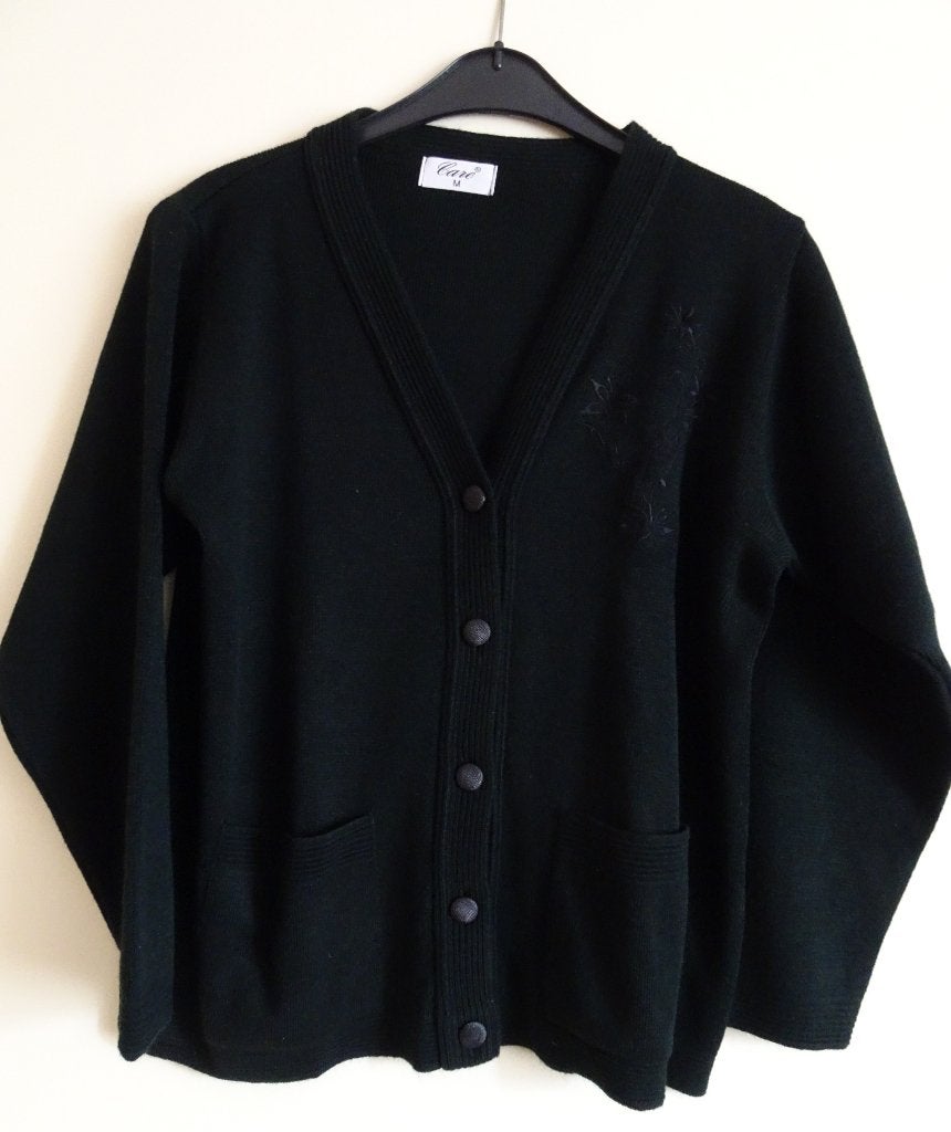 Cardigan * Maat M * Zwart vest voor (oudere?) dames € 7, Ophalen, Zo goed als nieuw, Maat 38/40 (M), Zwart