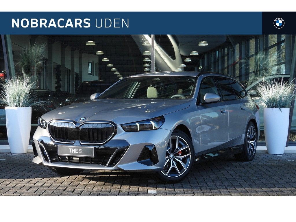 BMW 5 Serie Touring 520i M Sport Automaat / Trekhaak / Adapt