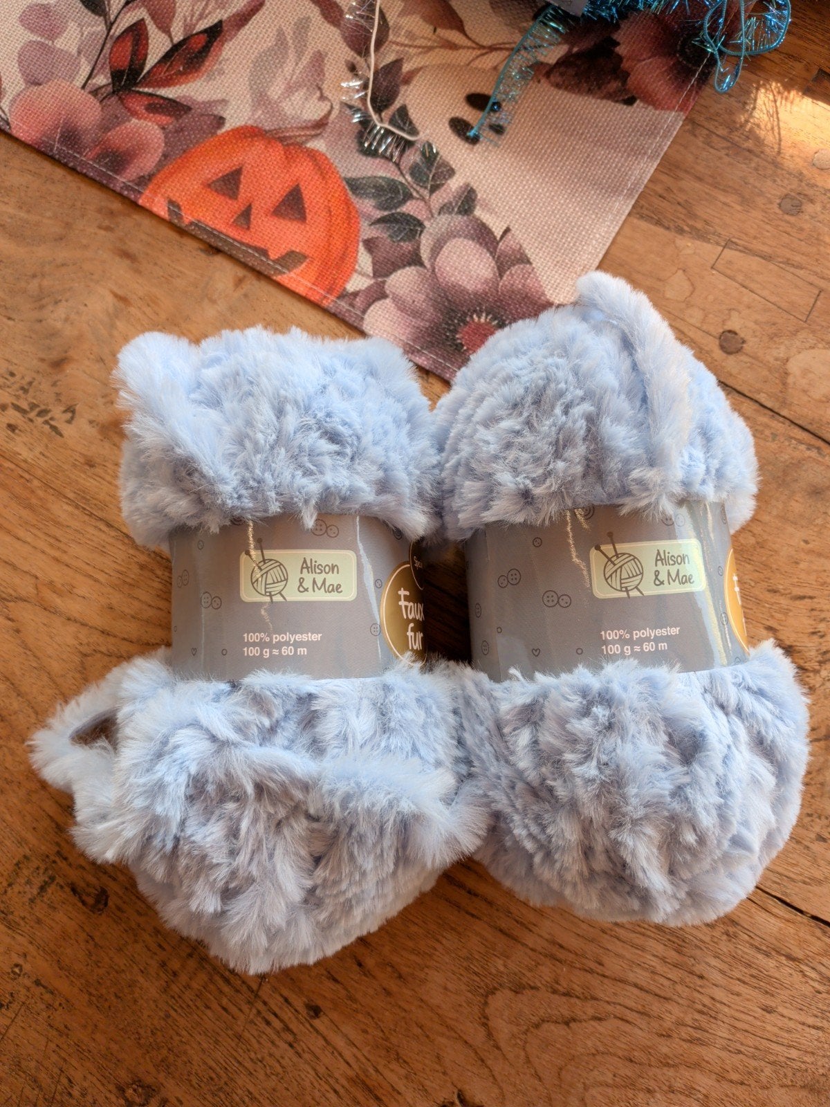 Zacht Faux Fur Garen - 2 bollen lichtblauw polyester, Hobby en Vrije tijd, Ophalen of Verzenden, Nieuw, Breien of Haken, Wol of Garen