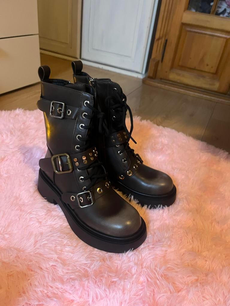 Nieuwe laarzen maat 37 met gespen en studs, Ophalen of Verzenden, Nieuw, Zwart, Lage of Enkellaarzen