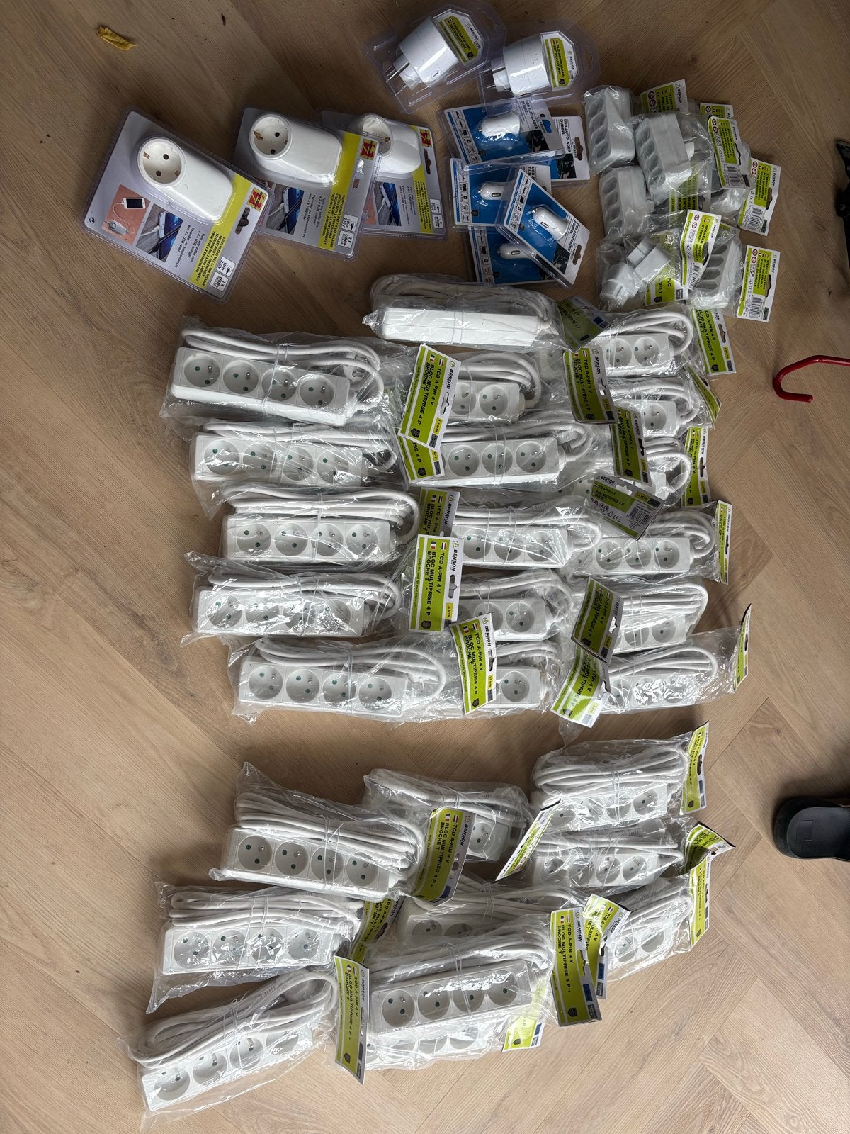 Nieuwe stekkerdozen en stopcontacten - Diverse types, Doe-het-zelf en Verbouw, Elektra en Kabels, Ophalen of Verzenden, Nieuw