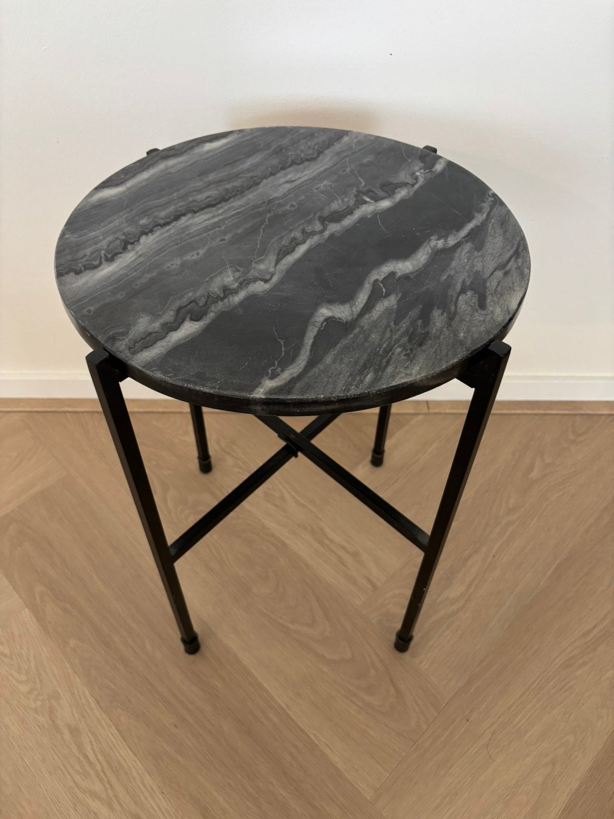 Mooie bijzettafel met marmeren blad, Minder dan 55 cm, Rond, Zo goed als nieuw, Hout
