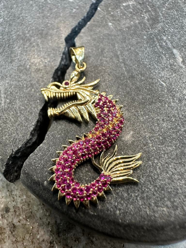 14k Gouden Draak Hanger met Robijnen, Nieuw, Ophalen of Verzenden, Met edelsteen, Goud