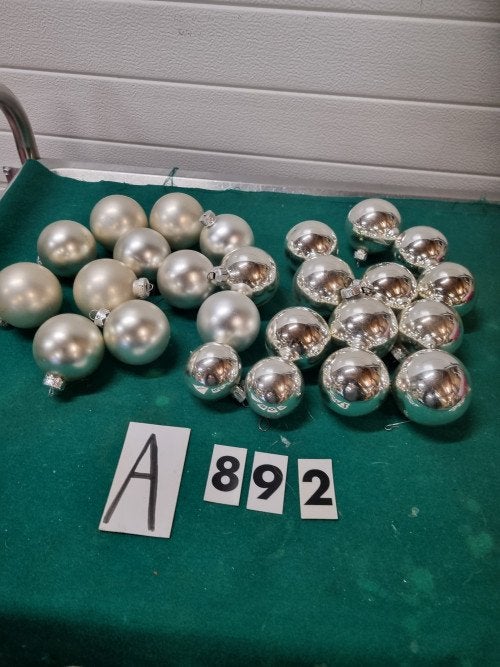 kerstballen zilverkleurig glas 25x [a892],, Diversen, Ophalen of Verzenden, 'T Olde Gre-j, Info@toldegrej.nl, Endepoelstraat 20f Didam