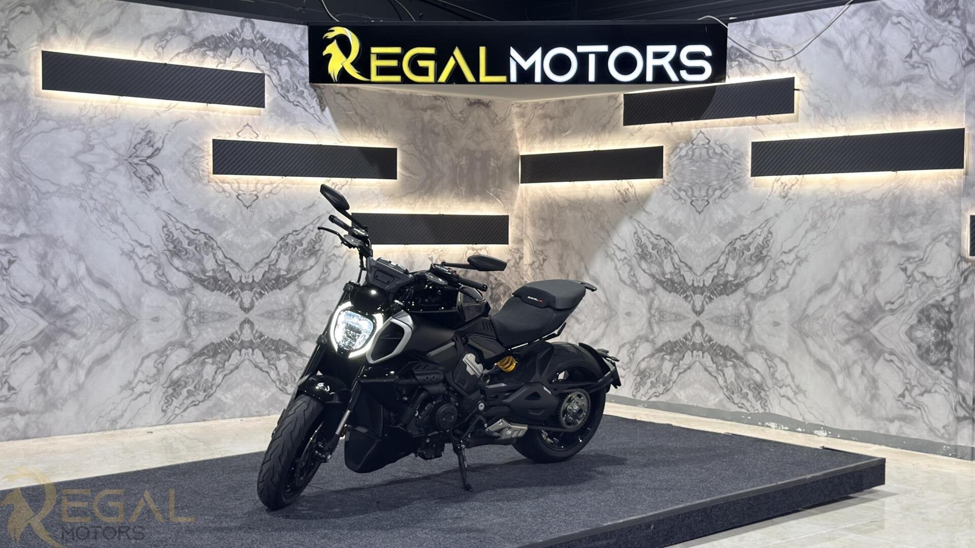 Ducati Diavel V4 | 2024 ( 6.550 km ) | Garantie | BTW, Motoren, Motoren | Ducati, Info@Ducati.nl, Bedrijf, Meer dan 35 kW, Toermotor