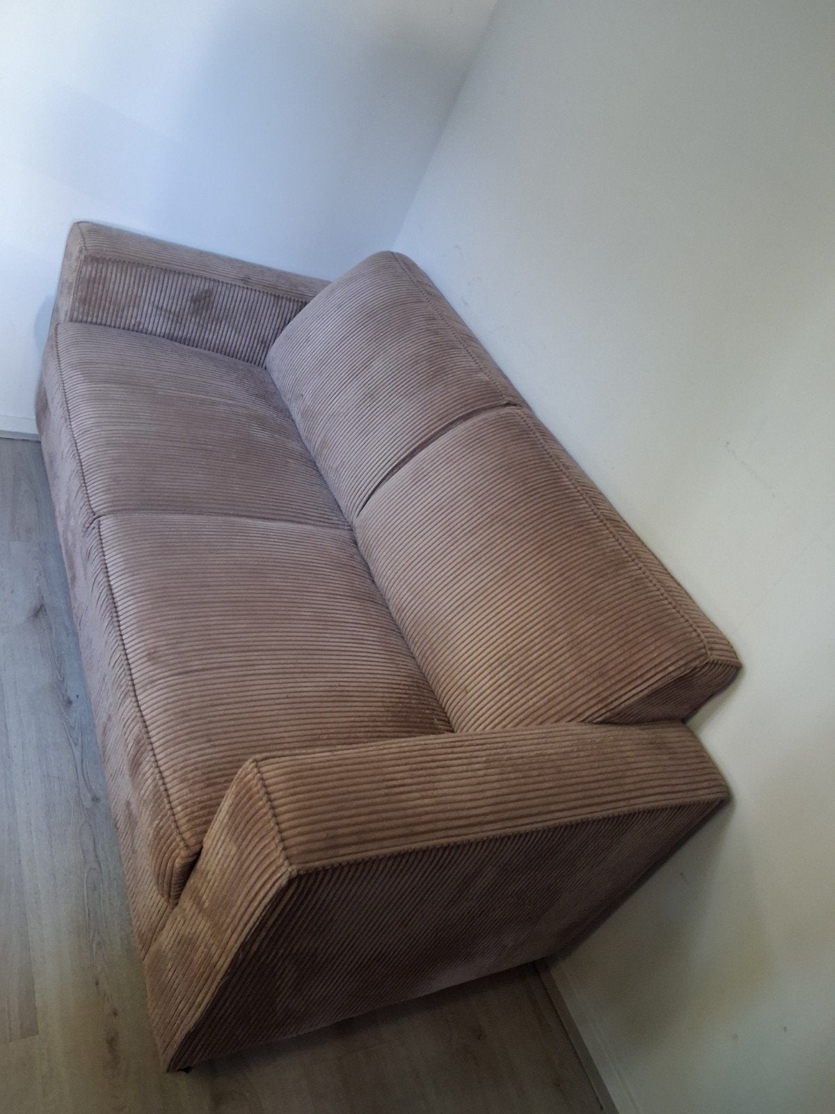 Comfortabele 2-zits bank in ribstof, Ophalen, Modern, Comfortabel, Gebruikt, 150 tot 200 cm