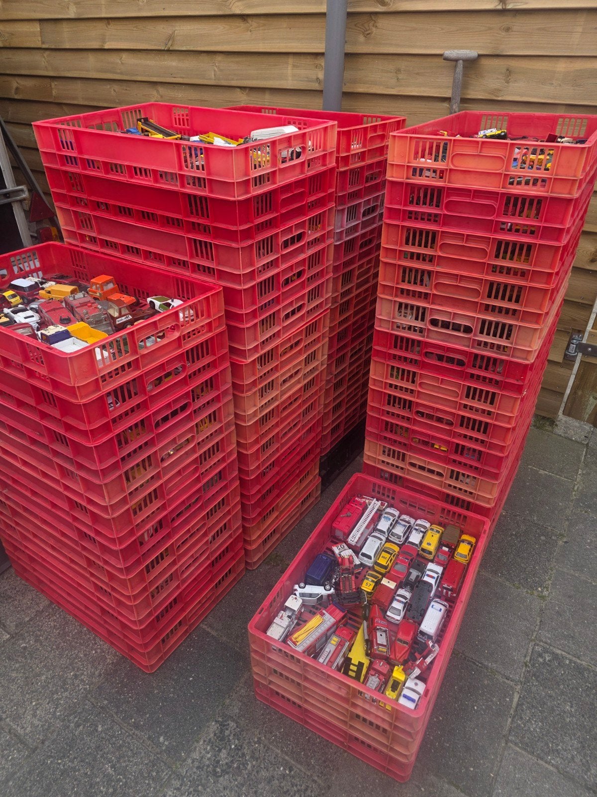 52 kratten vol autotjes, Ophalen, Auto