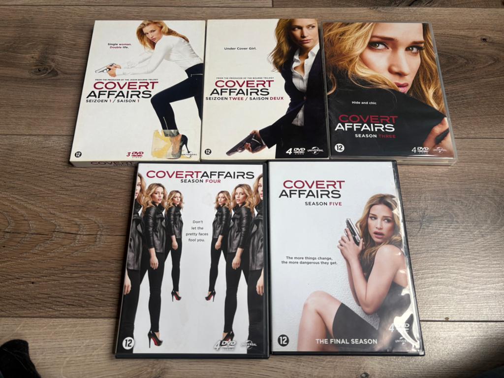 Covert Affairs complete serie seizoen 1 t/m 5 NL uitgaven, Cd's en Dvd's, Dvd's | Tv en Series, Vanaf 12 jaar, Ophalen of Verzenden