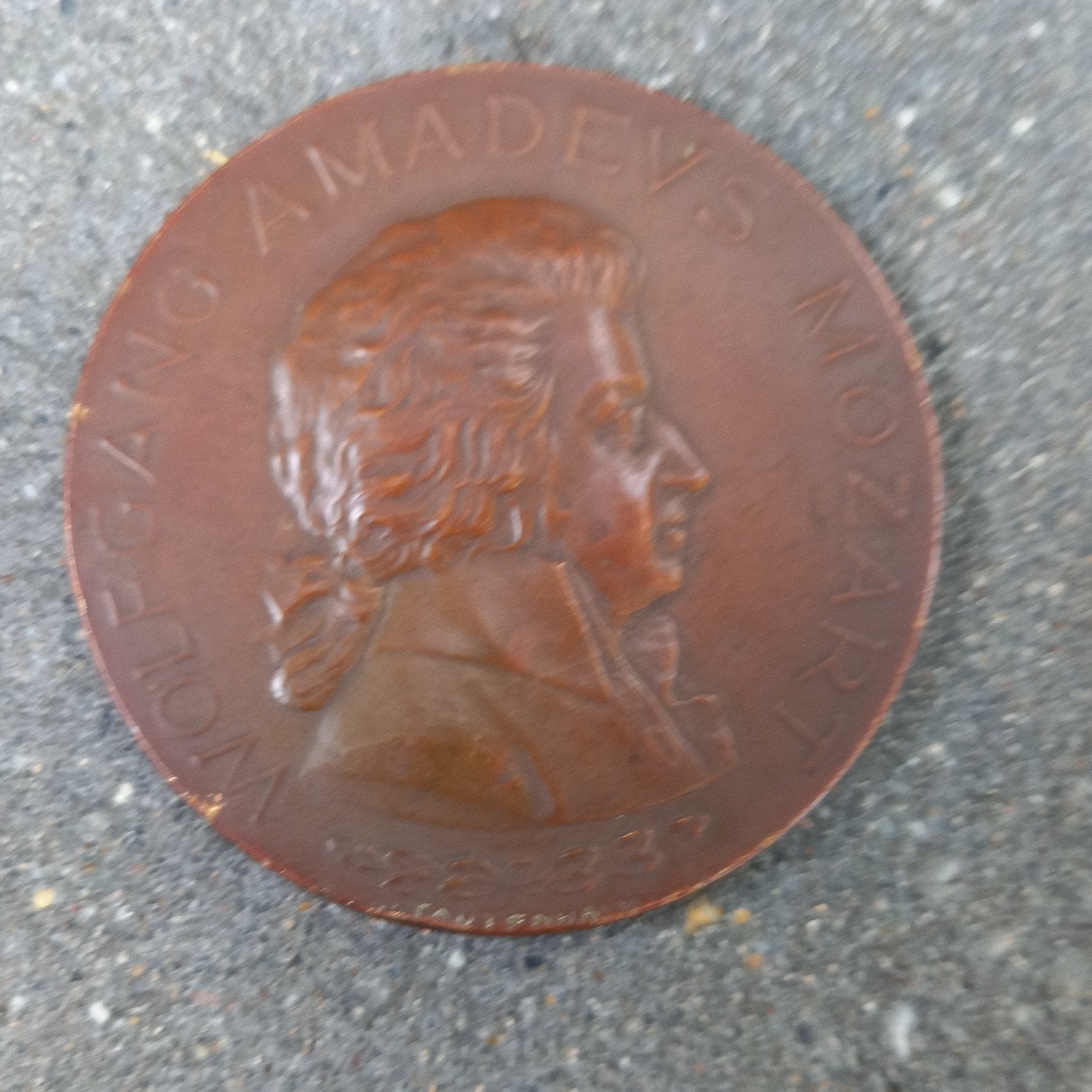 Grote Bronzen Mozart Herdenkingsmedaille (6 cm) – Gesigneerd, Postzegels en Munten, Penningen en Medailles, Ophalen of Verzenden