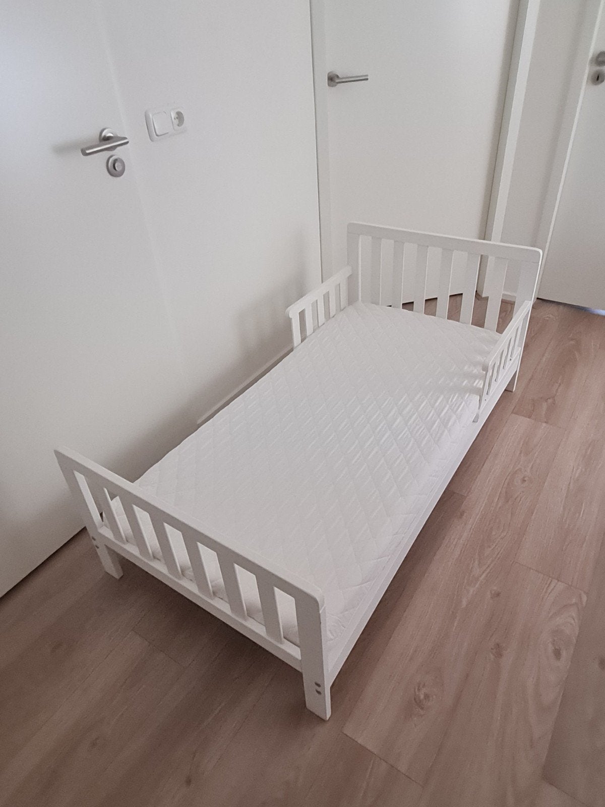 Stevig peuterbed te koop, Ophalen, 140 tot 160 cm, 70 tot 85 cm, Matras