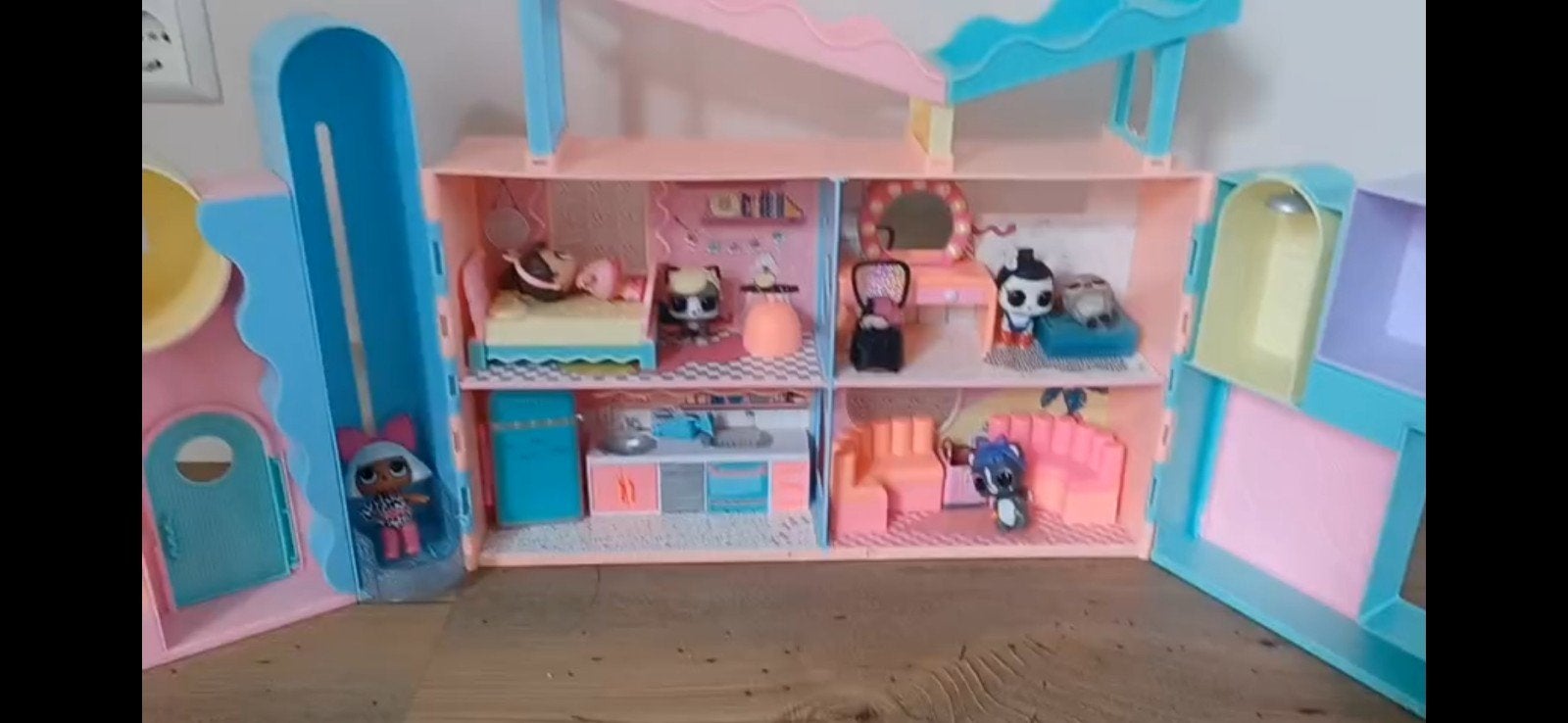 LOL poppenhuis, Kinderen en Baby's, Speelgoed | Poppenhuizen, Ophalen of Verzenden, Poppenhuis