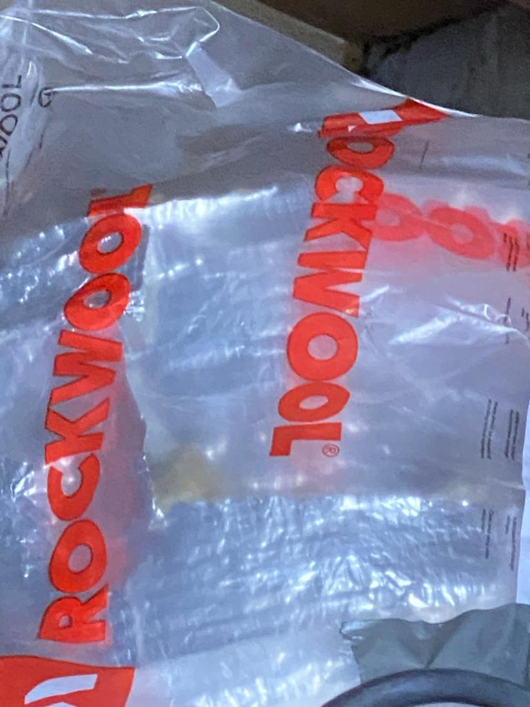 Gratis Rockwool Steenwol Isolatie - Bijna hele rol, Ophalen, Steenwol, 5 tot 10 m², Zo goed als nieuw