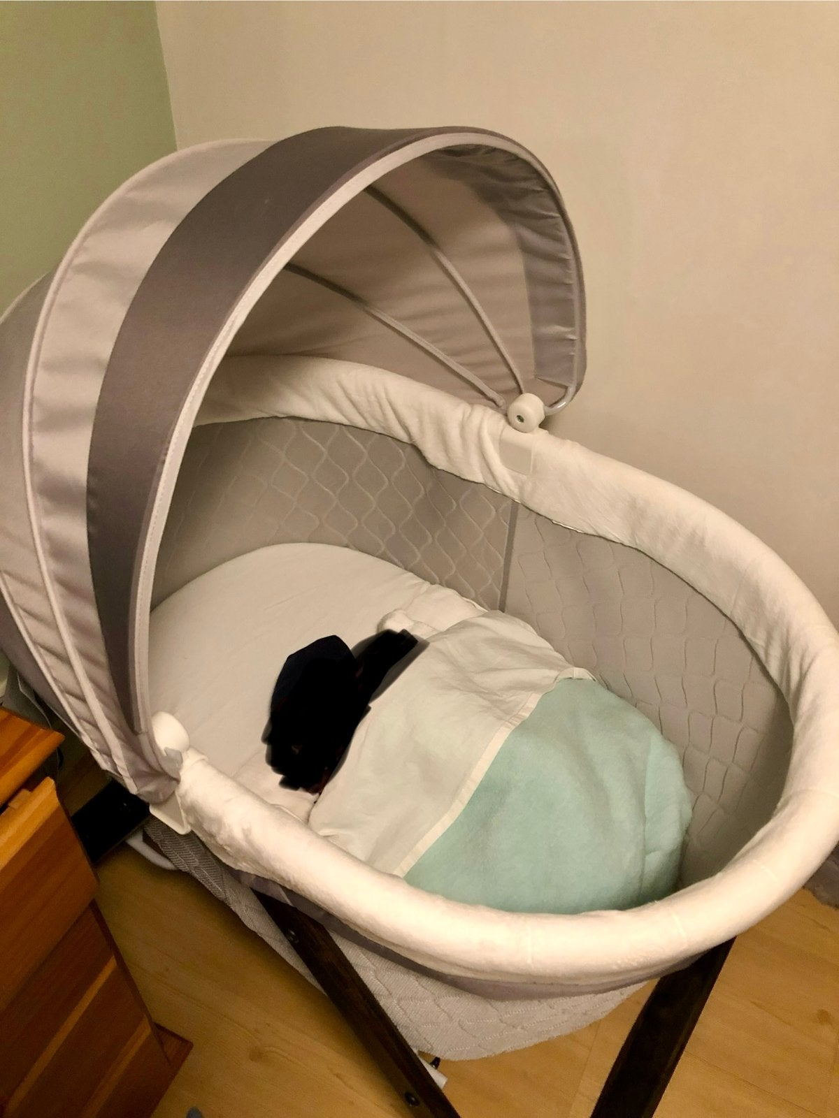 FoldAway Rocking Wood Bassinet - Carrington, Ophalen, Zo goed als nieuw, Reisbedje