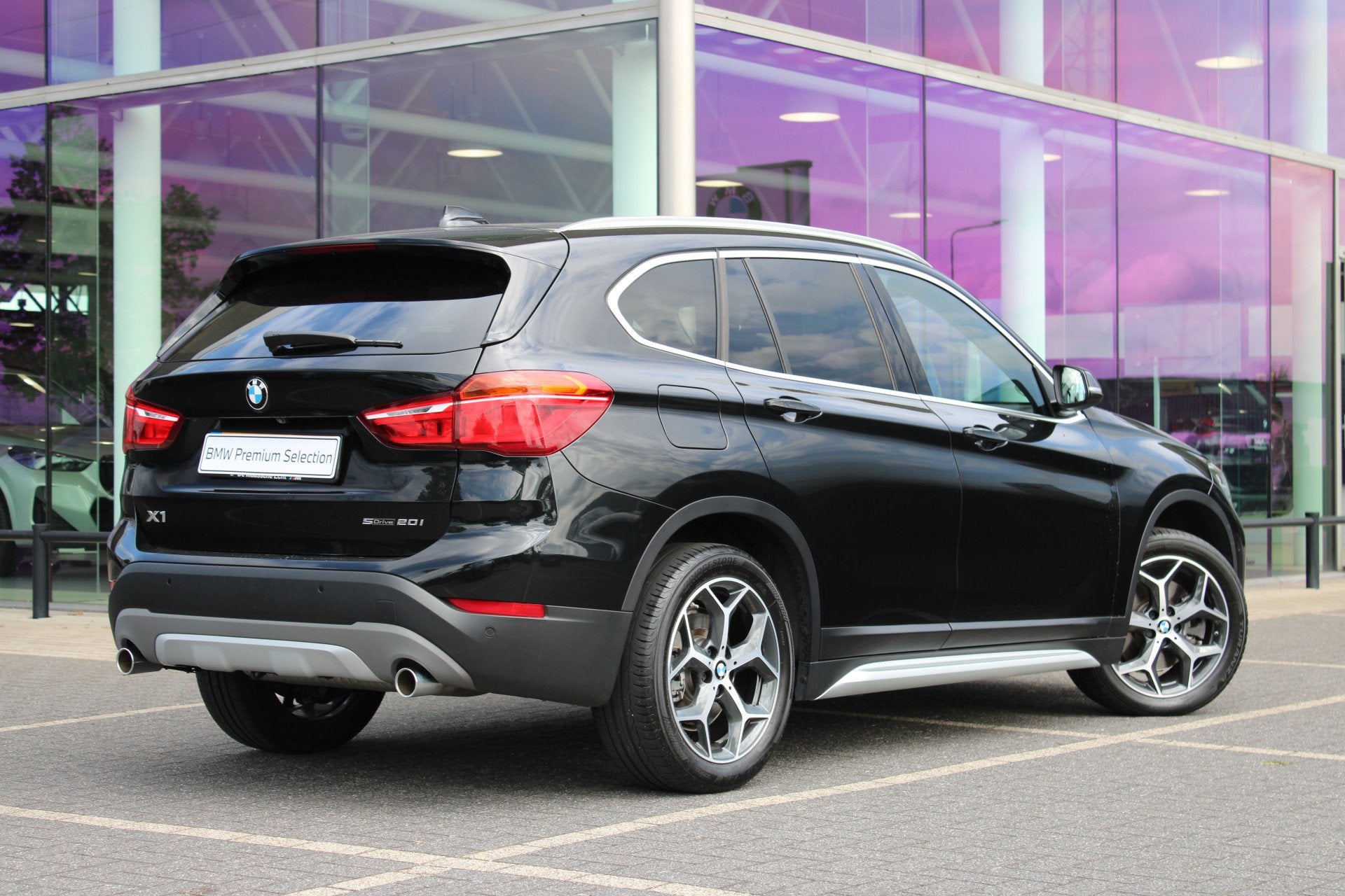 BMW X1 sDrive20i xLine Automaat / Comfort Access / Achteruit, Auto's, Euro 6, Met garantie (alle), Leder en Stof, Zwart