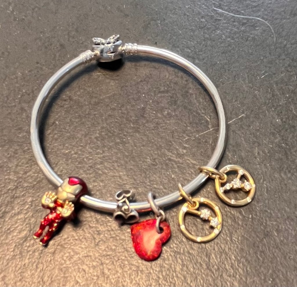 Pandora bangel en bedels t.e.a.b., Sieraden, Tassen en Uiterlijk, Bedels, Verzenden, Pandora, Zo goed als nieuw, 4 bedels of meer