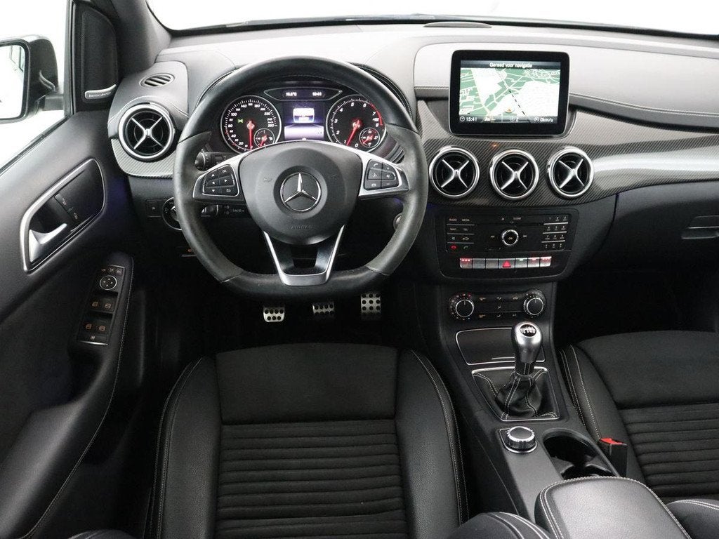 Mercedes-Benz B-klasse 200 AMG Line | WhiteArt Edition | Pan, Auto's, Mercedes-Benz, Voorwielaandrijving, Stof, Gebruikt, Wit