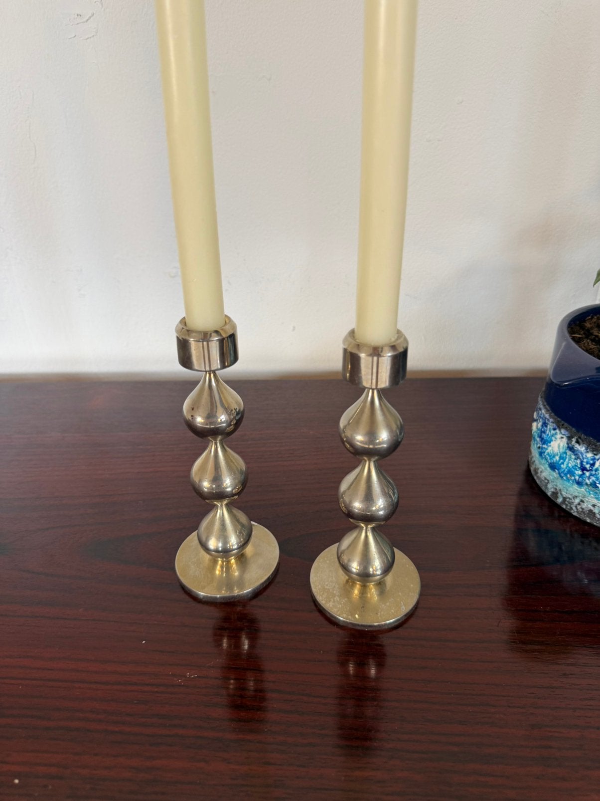 Set 24-karaats messing teardrop kandelaars, Asmussen ‘70, Huis en Inrichting, Asmussen, Ophalen of Verzenden, Zo goed als nieuw