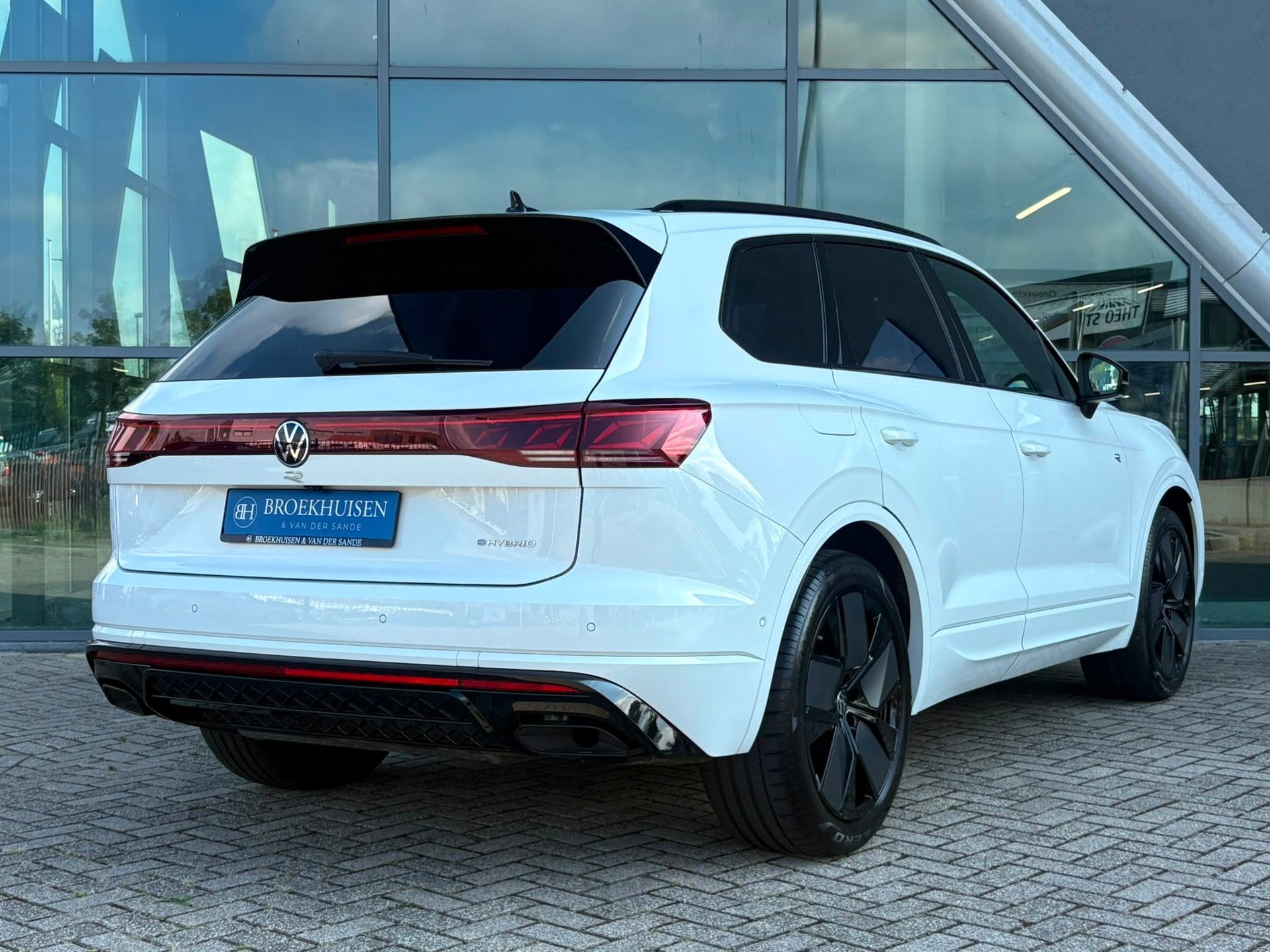 Volkswagen Touareg 3.0 TSi eHybrid 4MOTION R 462pk NW model, Automaat, Gebruikt, Zwart, 2995 cc