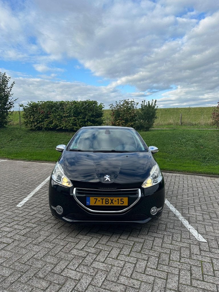 Peugeot 208 1.2 VTI 60KW/82PK 5-D 2014 Zwart, Navi, AC, Auto's, Peugeot, Voorwielaandrijving, 1199 cc, Zwart, Origineel Nederlands