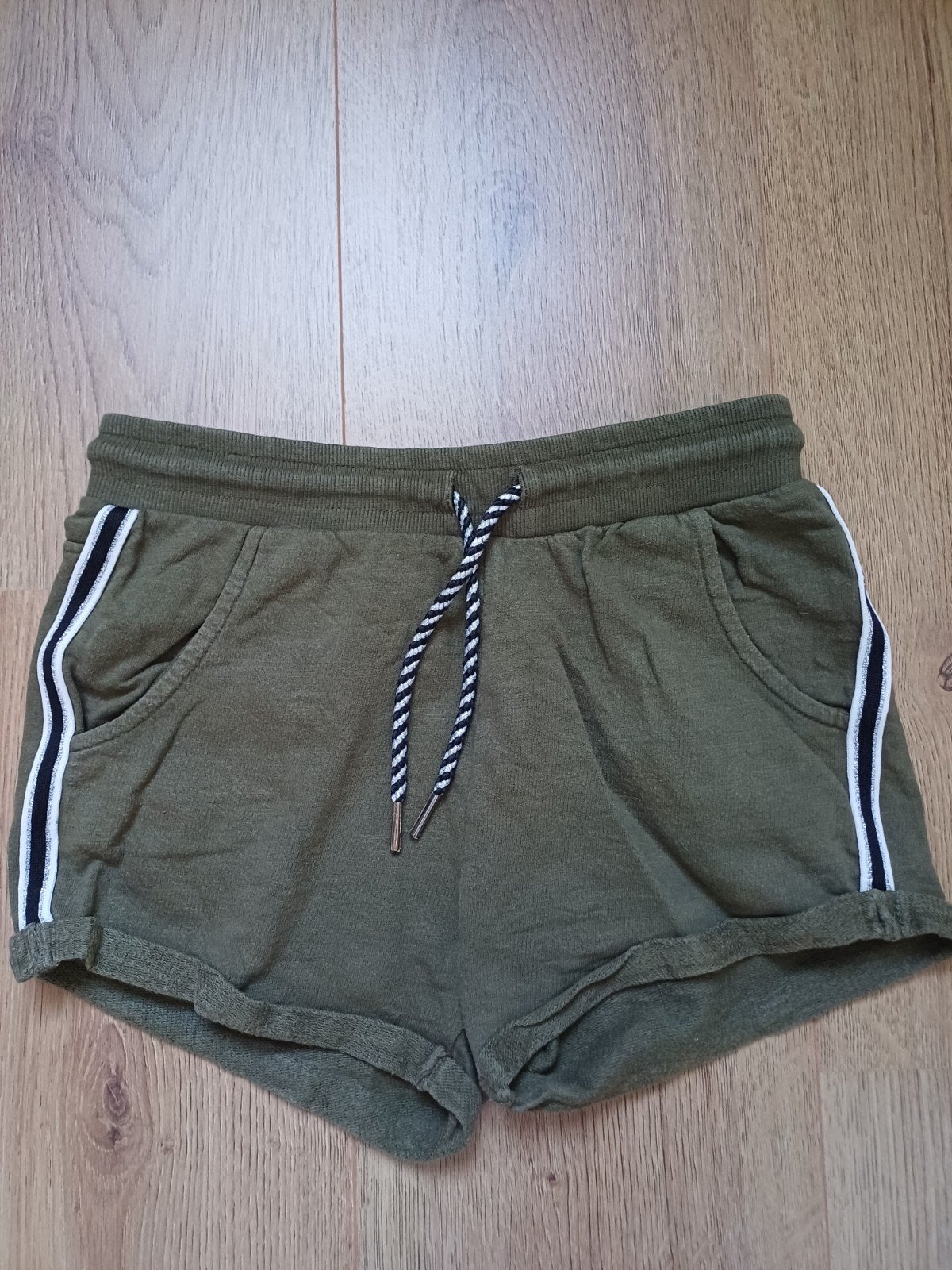 Hema korte broek maat 134/140, Broek, Meisje, Ophalen of Verzenden, Zo goed als nieuw
