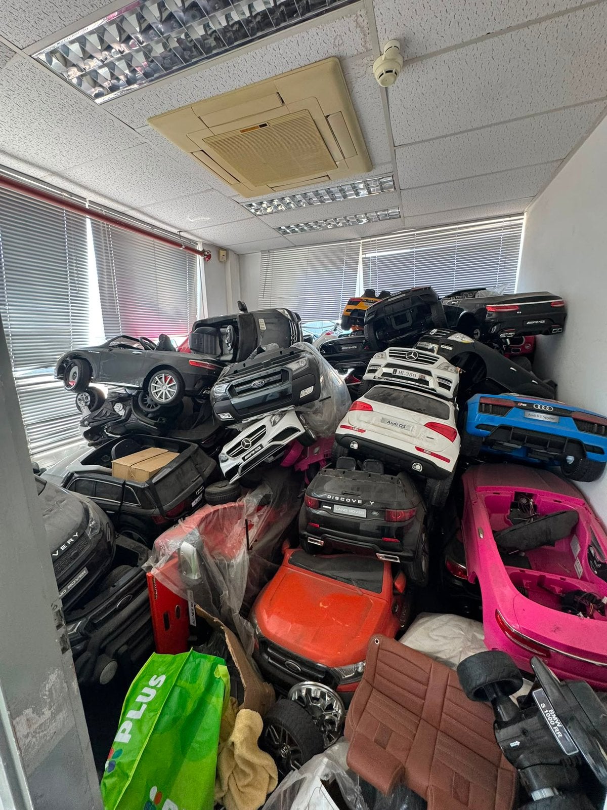 Partij 50+ kinderauto’s op accu (reparatie/kapotte+retouren, Ophalen of Verzenden, Roadmax, Info@roadmax.nl, Dr.Nolenslaan 157E 6136GM Sittard