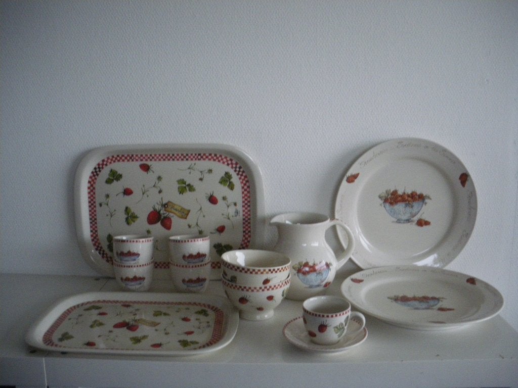 Jet Strawberry servies, Ophalen of Verzenden, Zo goed als nieuw, Bord(en), Overige stijlen