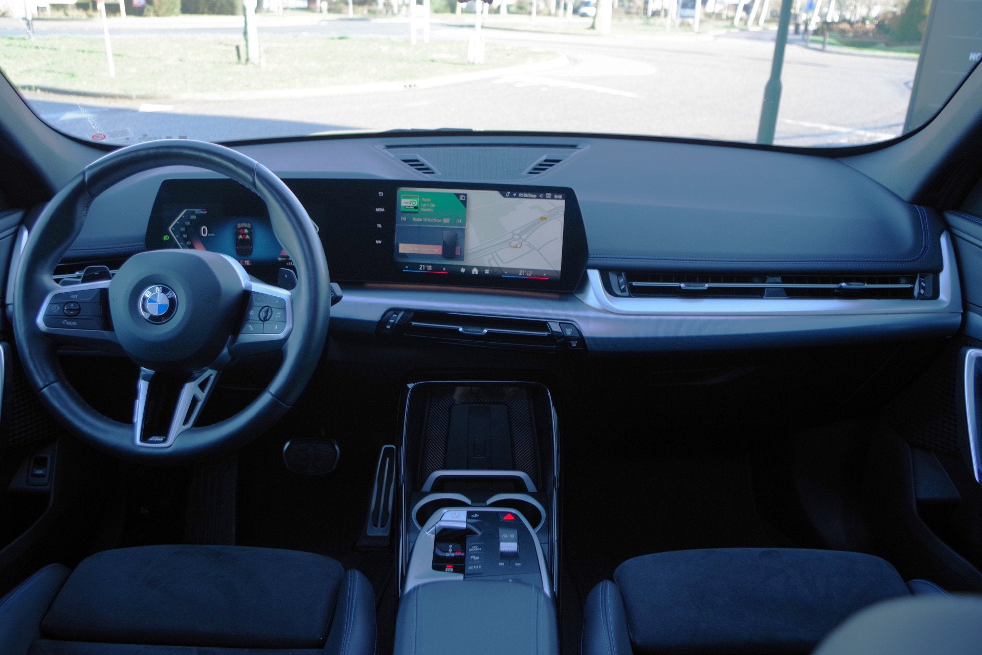 BMW X1 sDrive20i 170 PK M-Sport, Panoramadak, Adap. Cruise C, 12 maanden, 1525 kg, Gebruikt, Zwart