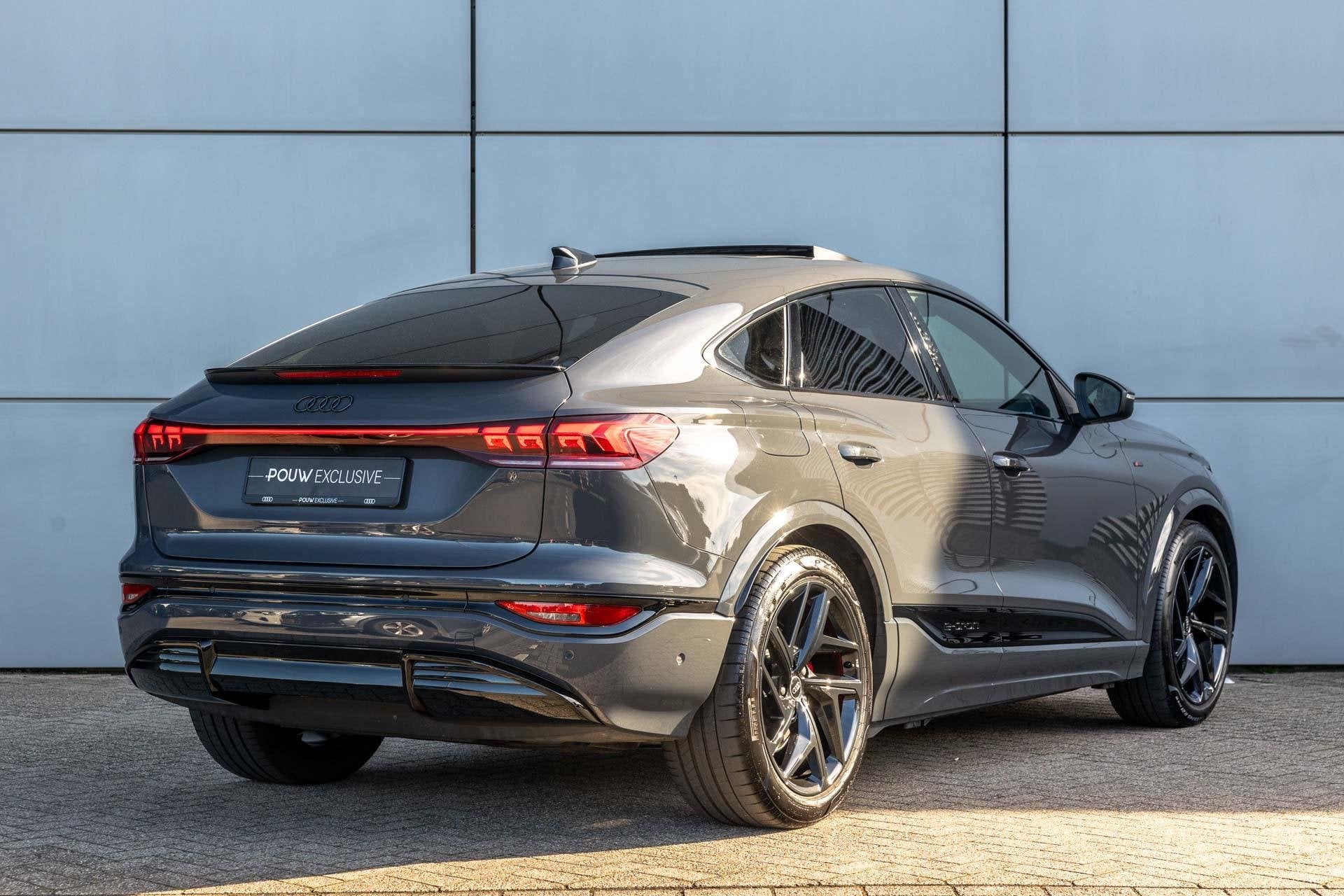 Audi Q6 Sportback e-tron Performance 306pk S edition 100 kWh, Auto's, Automaat, 12 maanden, Gebruikt, Parkeerassistent