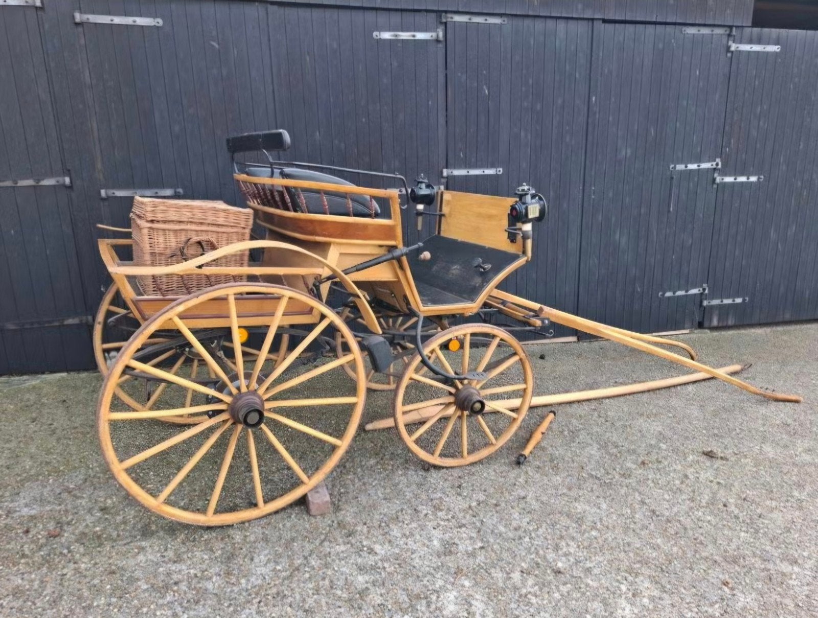 Antieke koets: Oostenrijkse boodschappenwagen
