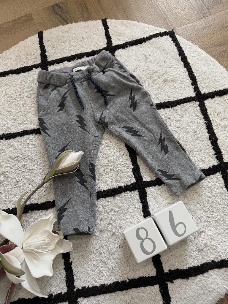 ZGAN grijs zwart Name It jogging broek jogger 86 print cool, Broekje, Jongetje of Meisje, Ophalen of Verzenden, Zo goed als nieuw