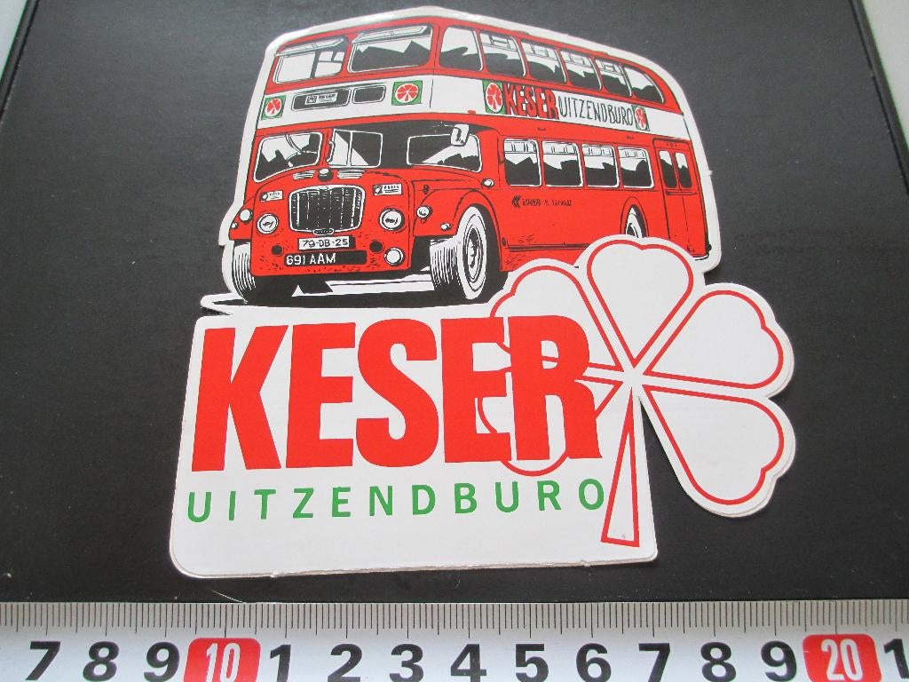 sticker KESER uitzendburo - rode bus dubbeldekker, Ophalen, Zo goed als nieuw