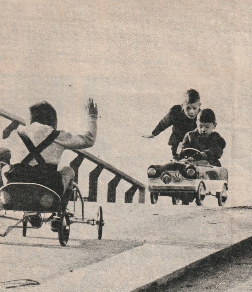 Retro reclame 1963 Esso jongetjes met trapauto's, Verzenden, Overige typen