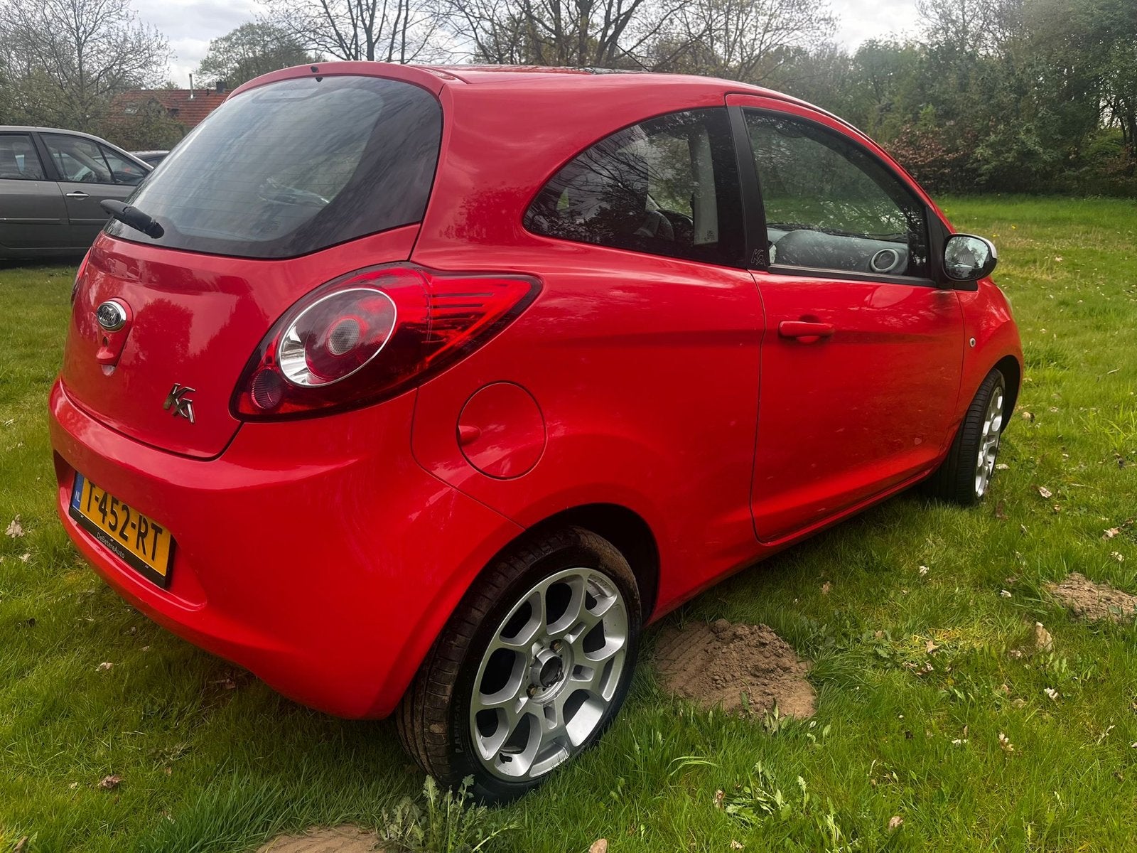Foto 6 van Ford Ka 1.2 51KW 2010 Rood
