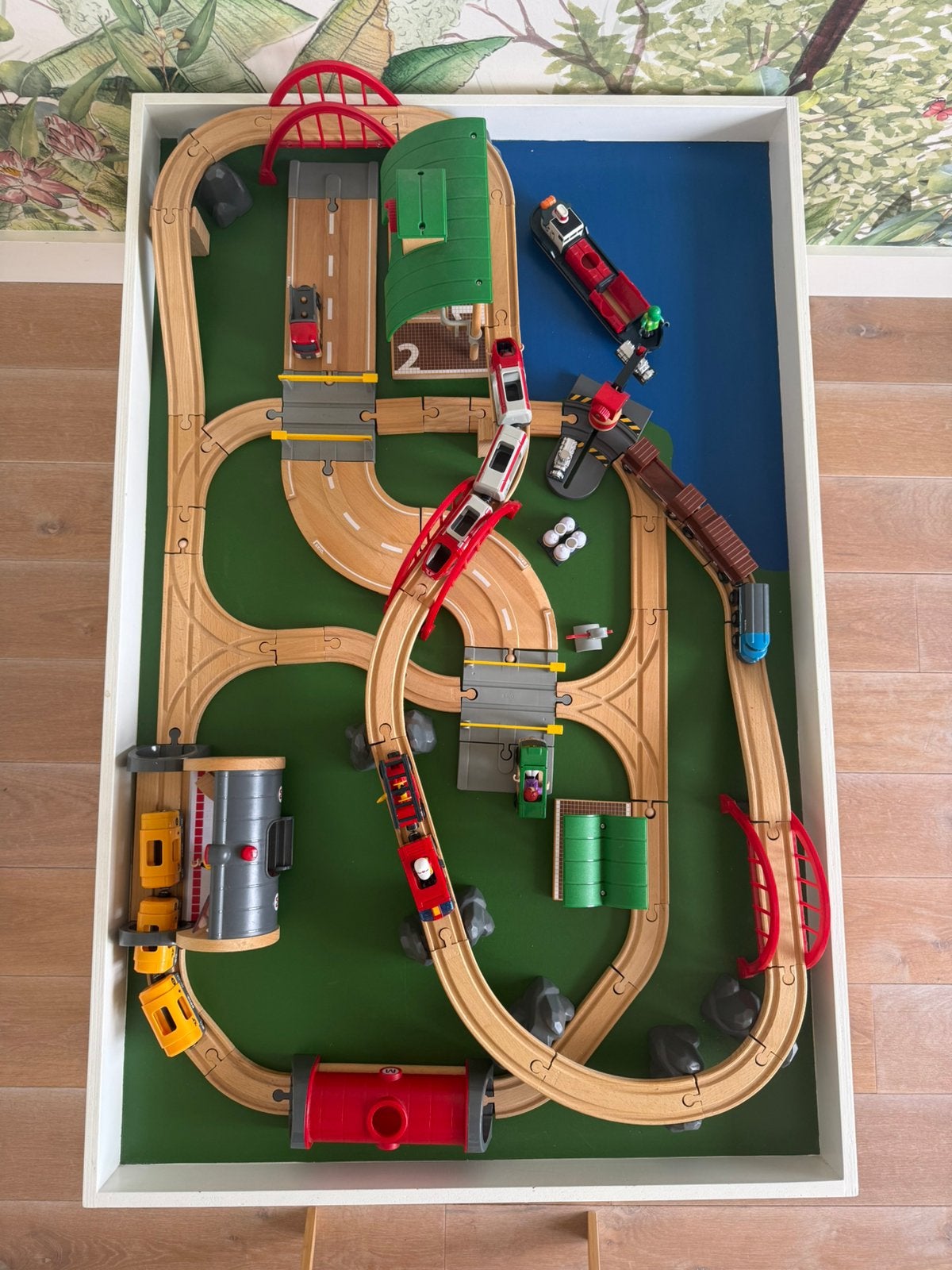 BRIO treinbaan Deluxe + Brandweerset + treintafel, Ophalen, Zo goed als nieuw