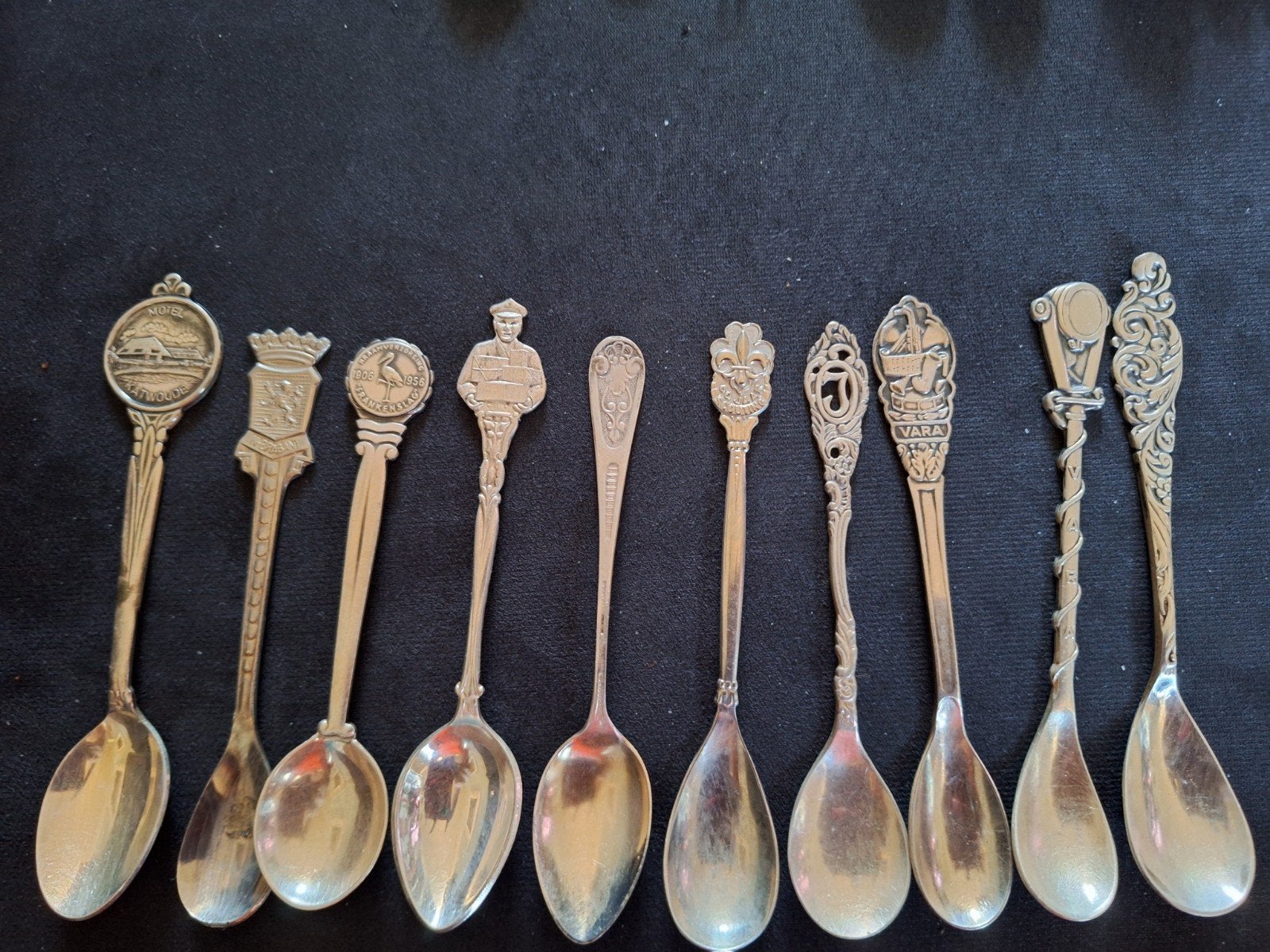 Verzameling van 10 decoratieve souvenirlepeltjes, Antiek en Kunst, Ophalen