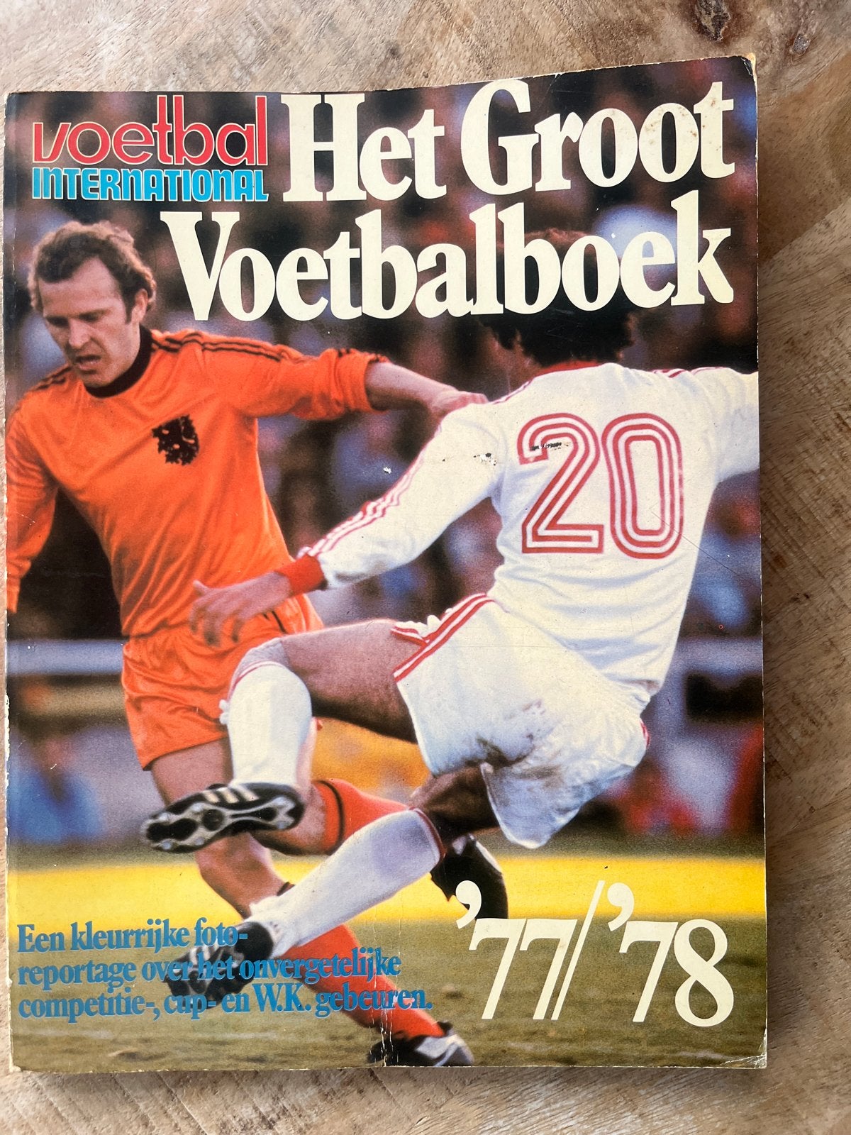 Voetbal International: Het Groot Voetbalboek '77/'78, Ophalen of Verzenden, Gelezen, Overige sporten