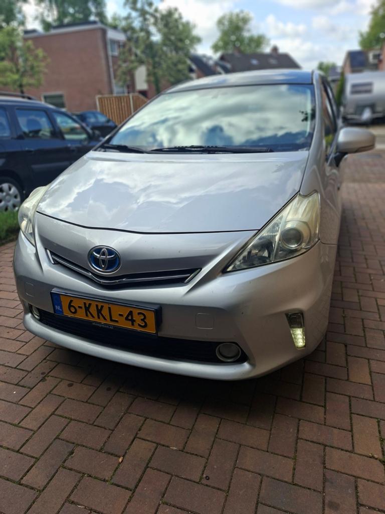 Toyota Prius Wagon 1.8 Full Hybrid 136PK Aut 95g 2013 Grijst, Parkeersensor, 4 cilinders, 7 stoelen, Origineel Nederlands