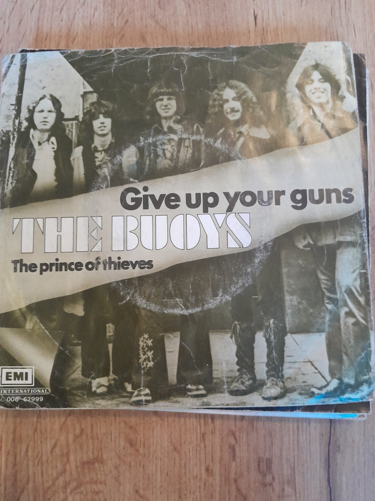 The buoys 7 inch give up your guns, Ophalen of Verzenden, Zo goed als nieuw, Pop