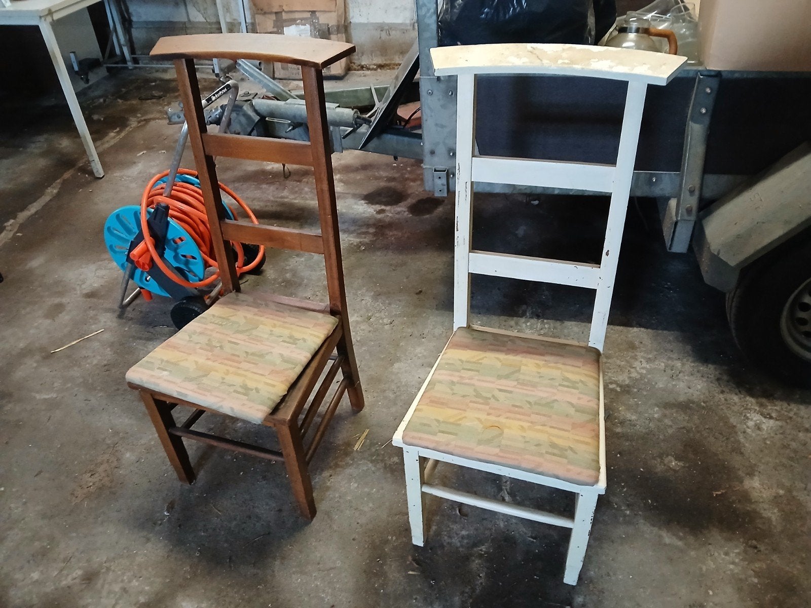 2 oude stoeltjes, Ophalen