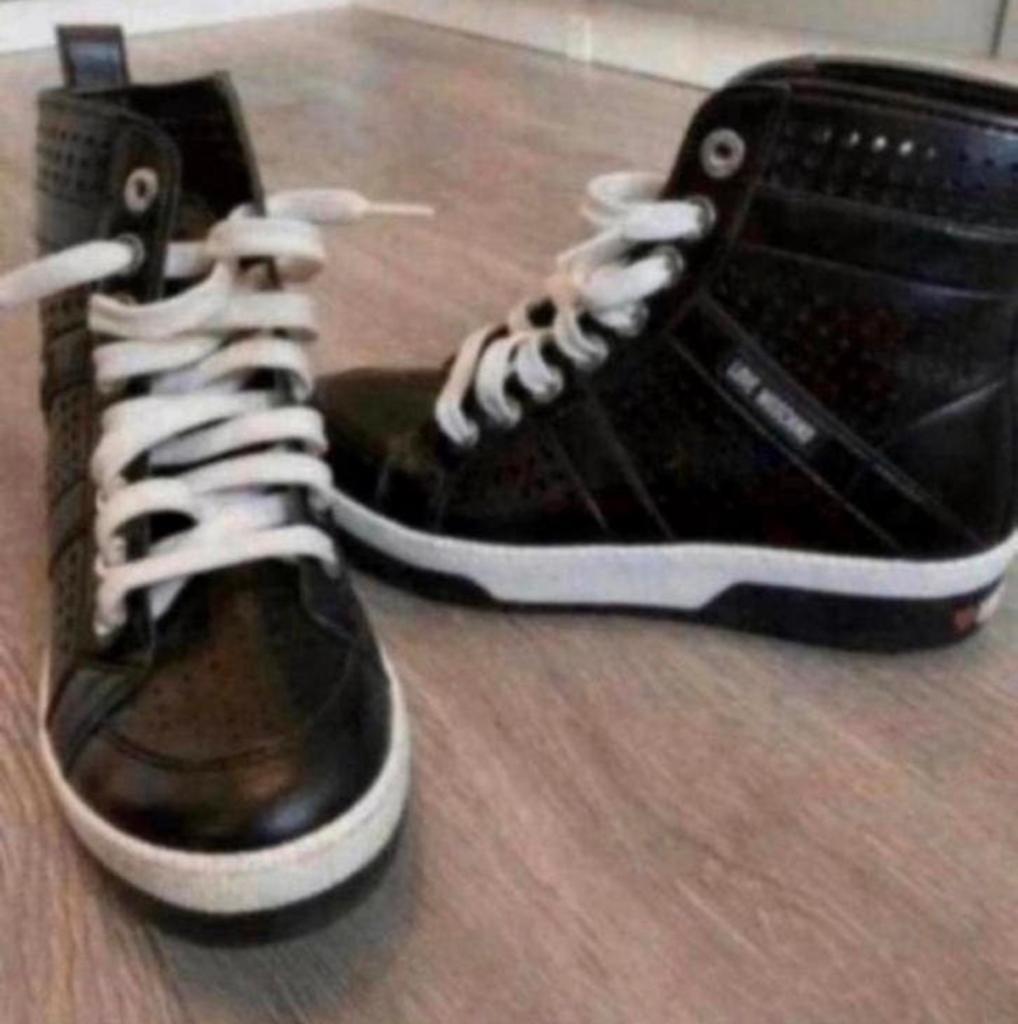 Moschino sneakers 38, Ophalen of Verzenden, Zo goed als nieuw, Sneakers of Gympen