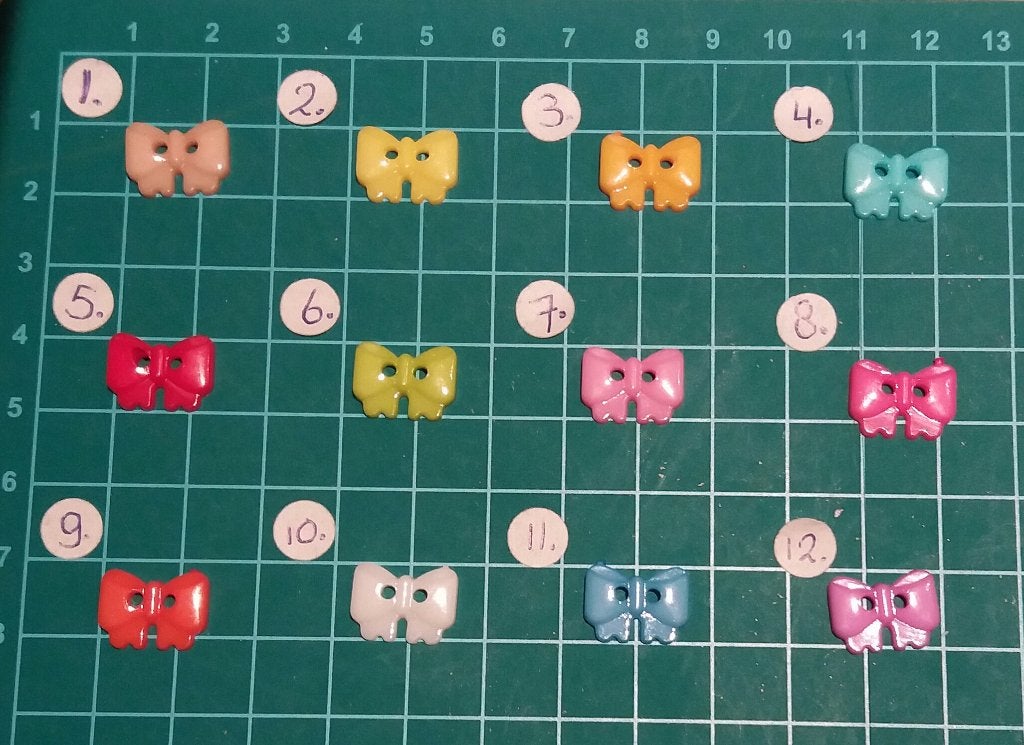 Strikjes knopen 13x10mm NIEUW - Diverse kleuren, Onbekend, Nieuw, Ophalen of Verzenden, Onbekend