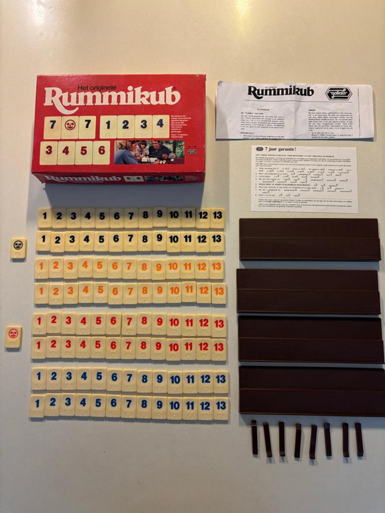 Rummikub - Het originele cijferspel Goliath kleine versie!, Hobby en Vrije tijd, Gezelschapsspellen | Bordspellen, Een of twee spelers