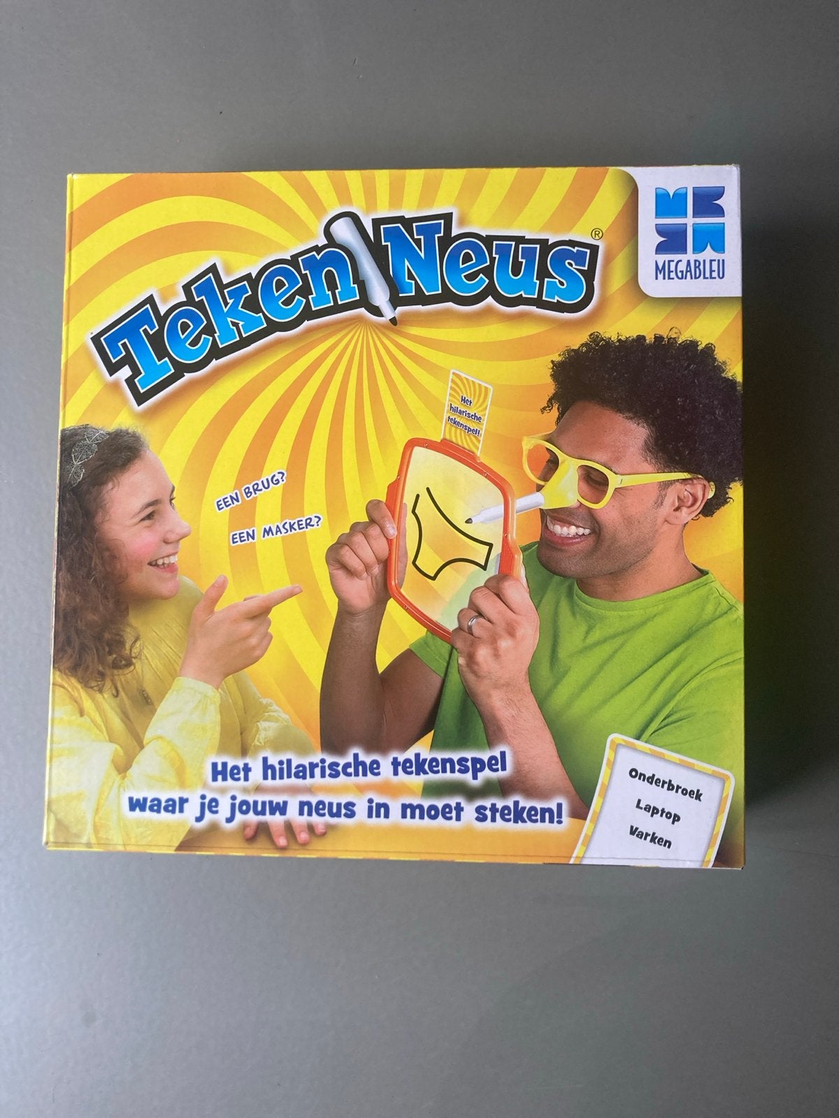 Teken Neus: Het hilarische tekenspel voor het hele gezin!, Drie of vier spelers, Ophalen of Verzenden, Zo goed als nieuw