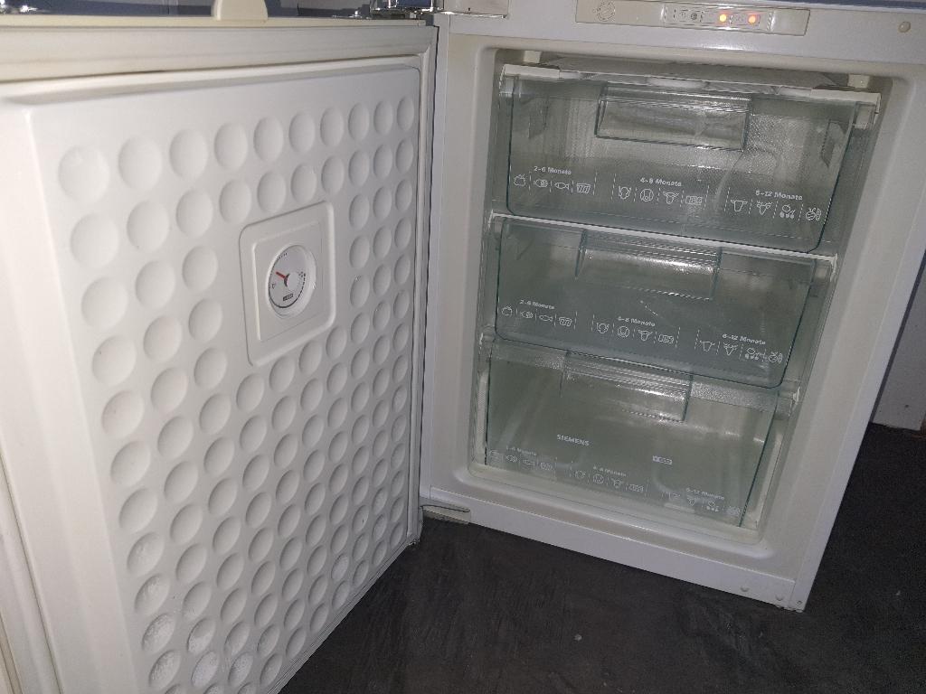 Siemens Inbouw Vriezer 3 lades werkt Perfect (hoogte 70cm), Minder dan 85 cm, Minder dan 60 cm, Zo goed als nieuw, Energieklasse A of zuiniger