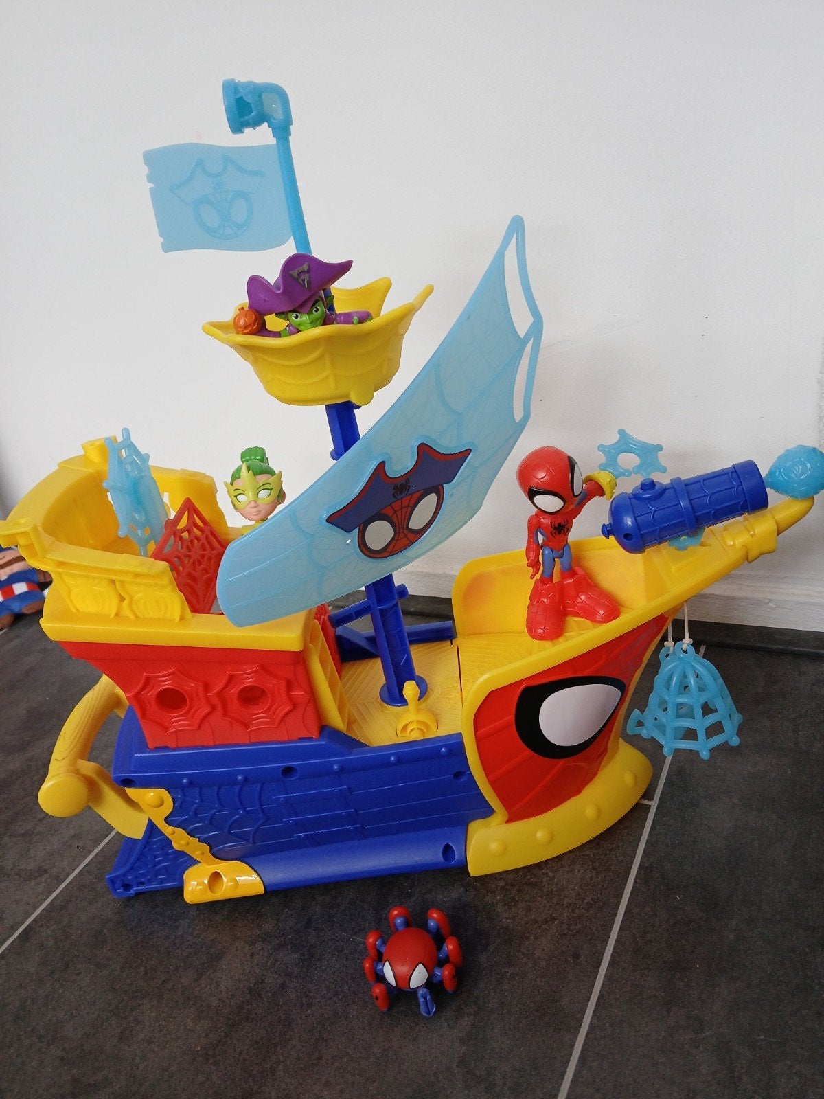 Spidey en zijn geweldige vriendjes, Ophalen, Zo goed als nieuw