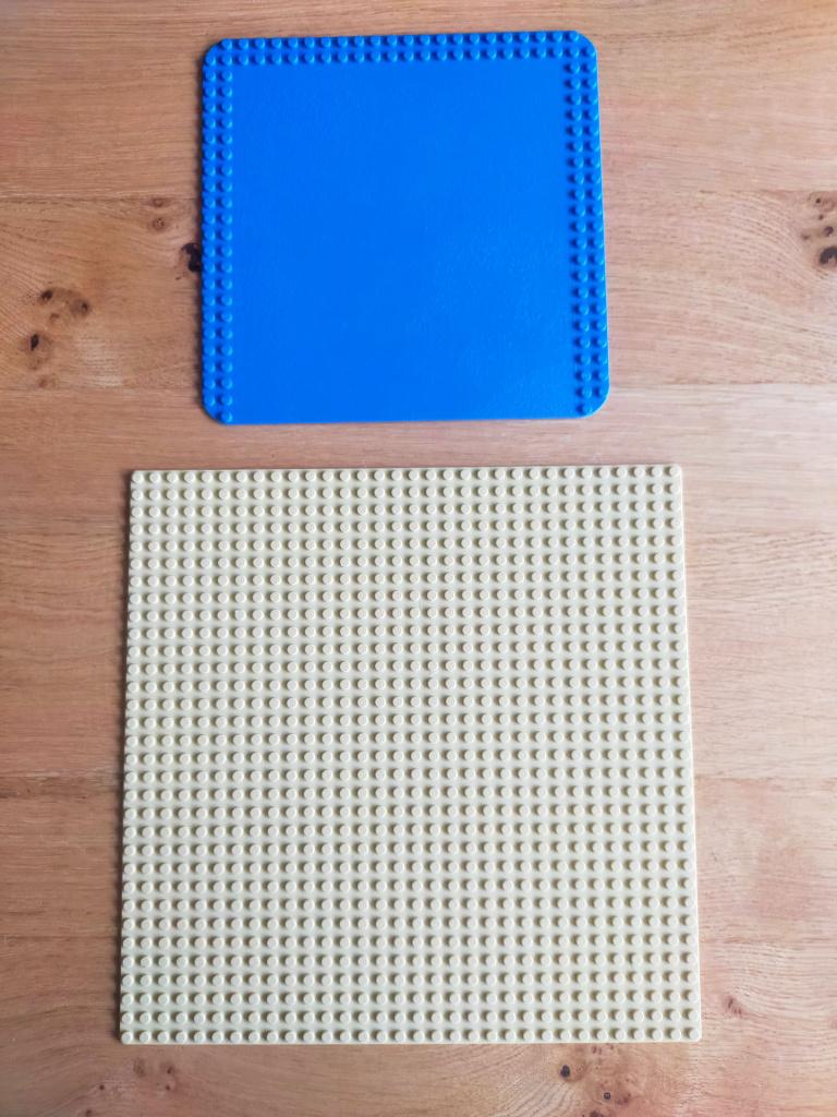 LEGO - 2 grondplaten, Kinderen en Baby's, Speelgoed | Duplo en Lego, Gebruikt, Overige thema's, Lego, Ophalen of Verzenden